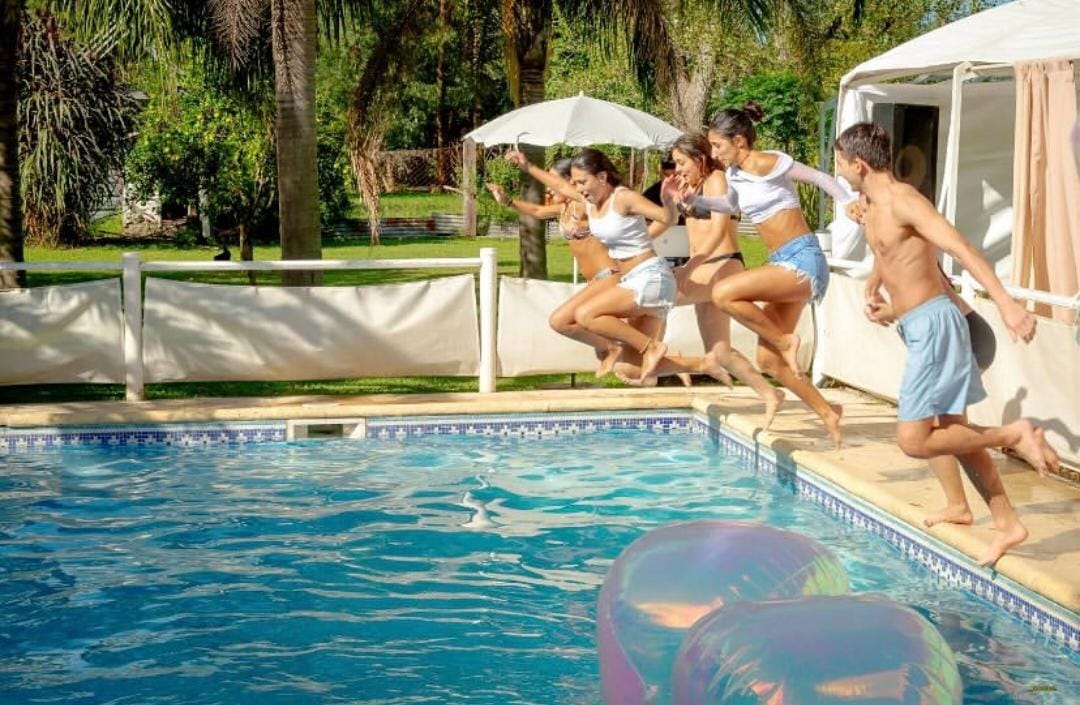 Agua de la pileta de Quinta Los Álamos
